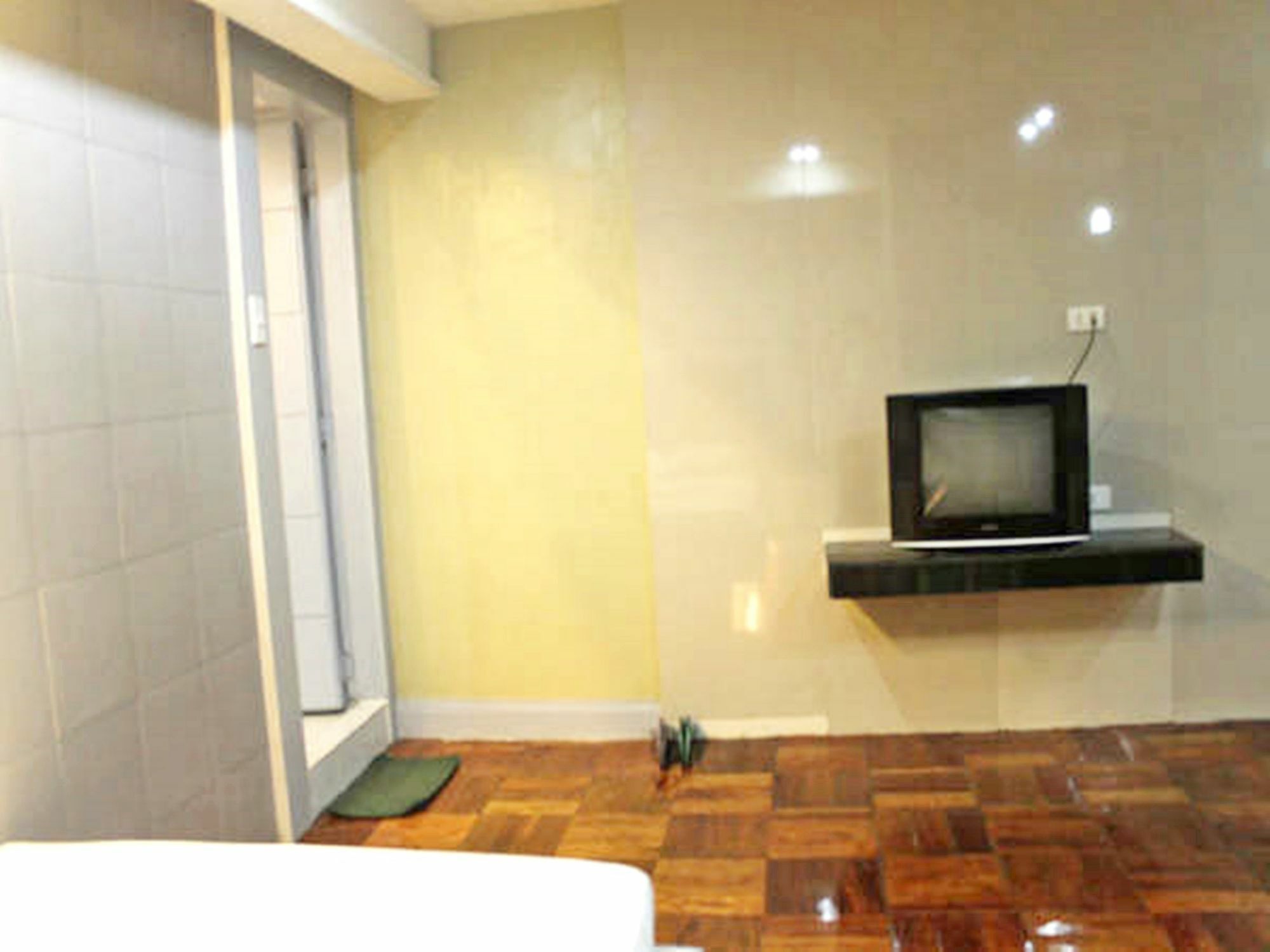 Bermuda Hotel Mandaluyong Buitenkant foto